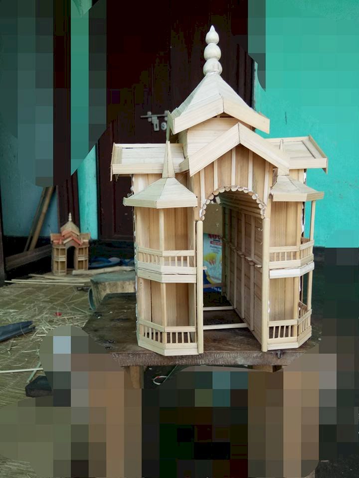 Atmanirbhar Bharat! 18-yr-old Manipuri Lad Showcases Iconic Landmarks of Manipur through Bamboo Crafts