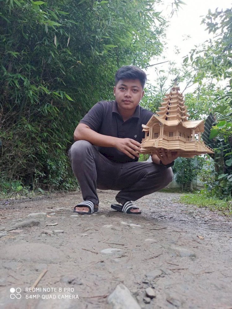 Atmanirbhar Bharat! 18-yr-old Manipuri Lad Showcases Iconic Landmarks of Manipur through Bamboo Crafts