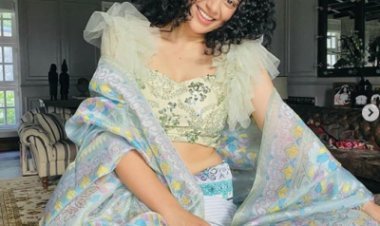Kangana Ranaut Celebrates her 1 Million Followers on  Twitter Donning a Manipuri ‘Phanek’
